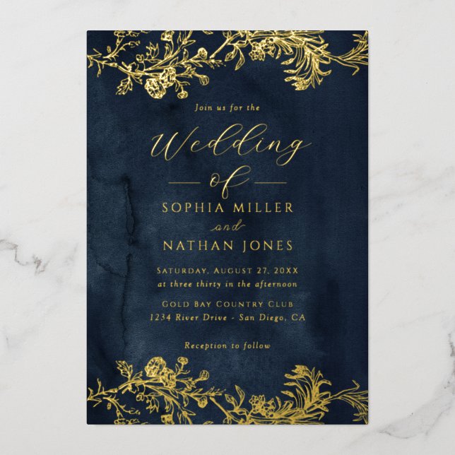 Real Gold Foil Floral Lace Skript Navy Hochzeit Folieneinladung (Vorderseite)