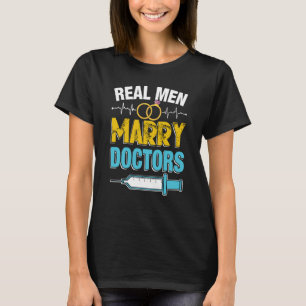 Real Men heiraten Ärzte Med School Medical Student T-Shirt