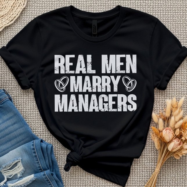 Real Men heiraten Manager Funny Manager Redewendun T-Shirt (Von Creator hochgeladen)