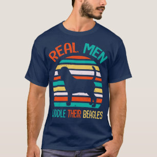 Real Men stürzen ihre Beagles glücklich Vater 4. J T-Shirt
