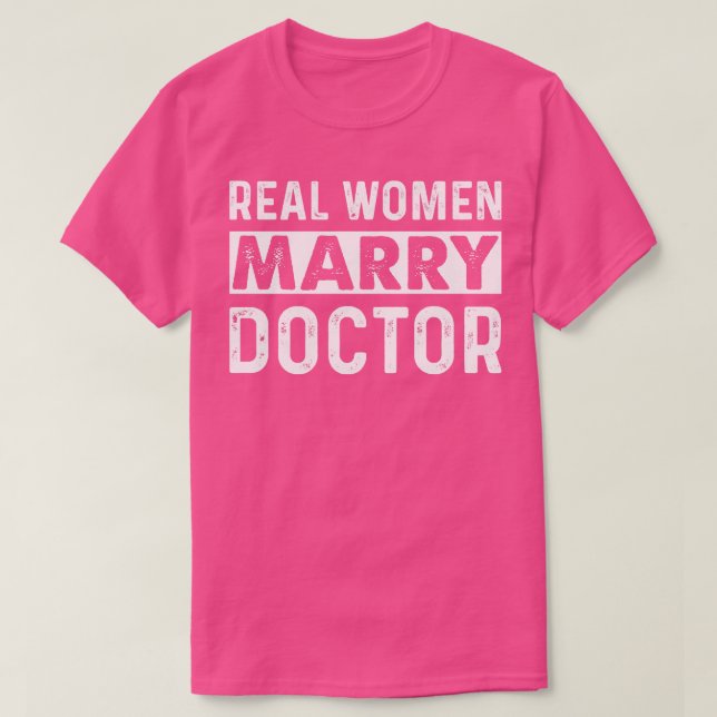 Real women Marry Doctor Gift Doctor T Shirt (Design vorne)