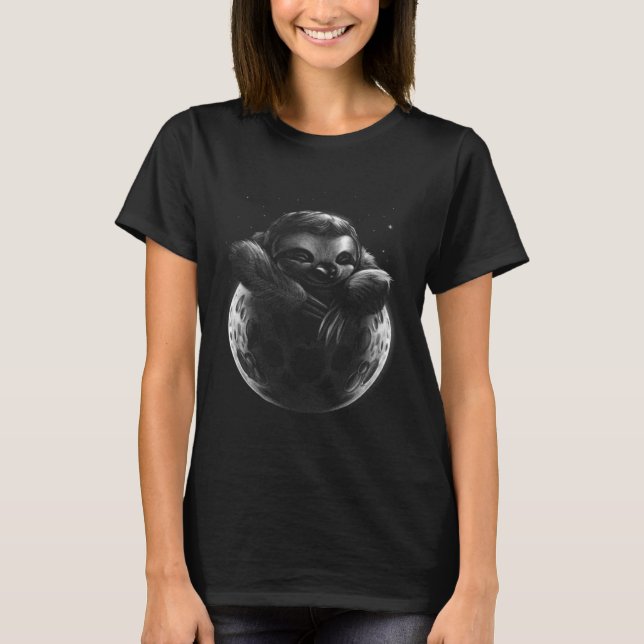 Realistic Sloth Sleeping Moon T-Shirt (Vorderseite)