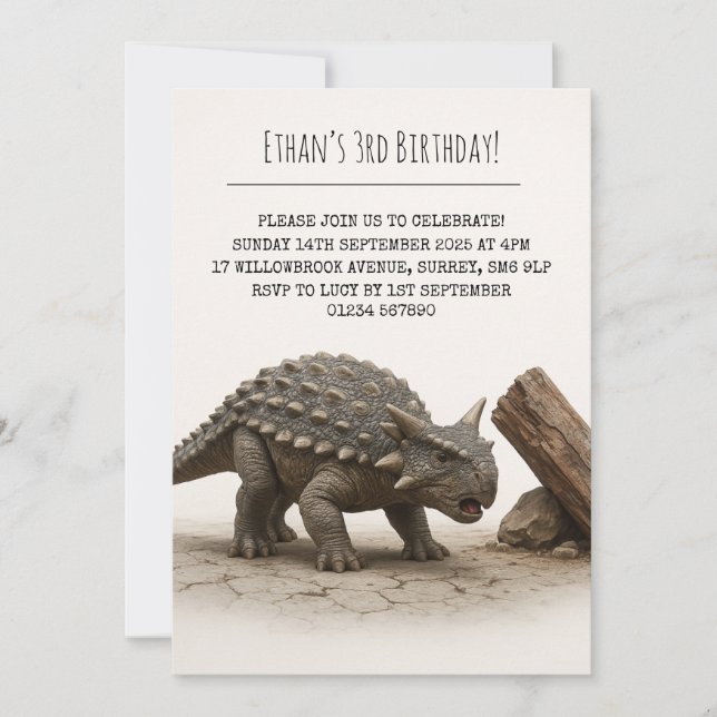 Realistisch gepanzerter Dinosaurier in der Nähe vo Einladung (Vorderseite)