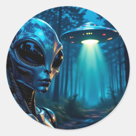 Realistische Hyper-Alien und UFO im Wald Runder Aufkleber