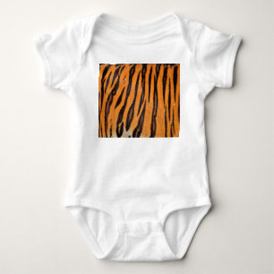 Realistische Tigerhautstruktur. Baby Strampler