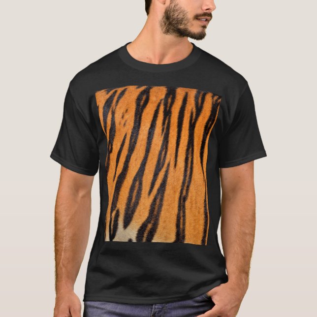 Realistische Tigerhautstruktur. T-Shirt (Vorderseite)