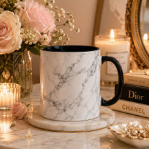 Realistisches Design aus weißem Marmor