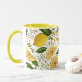 Realistisches gepresstes Zitronen- und botanisches Tasse