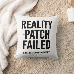 Reality Patch Versagt - Glitched Typografie Kissen