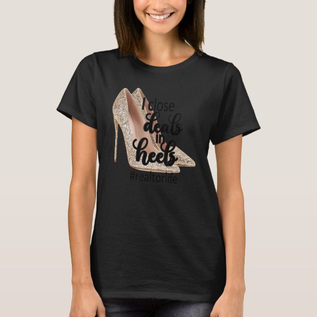 Realtor Closing Deals in High Heels Real Anwesen T-Shirt (Vorderseite)