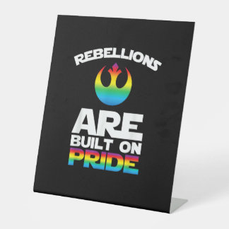_Rebellions werden auf dem Pride_ Gay Pride-T - Sh Sockelschild