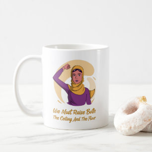 Rechte der Frau Anheben der Decke und des Bodens Kaffeetasse