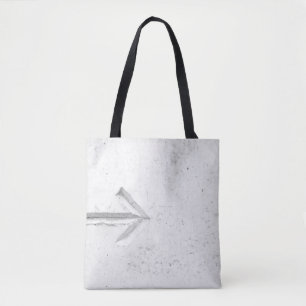 Rechtes Pfeilzeichen an der Wand Tasche