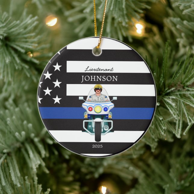 Rechtsdurchsetzung eines Motorrads mit blauer Lini Keramik Ornament (Baum)