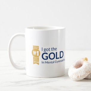 Récompense d'or dans la tasse drôle de gymnastiq