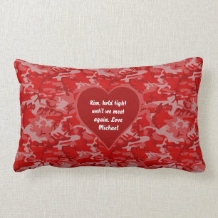 Rectangle Jugez le coussin rouge serré de Camo Valentine -