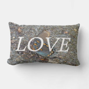 Rectangle LOVE, papillon bleu sur galets inspiration coussin