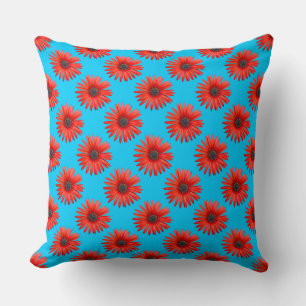 Red African Daisy Pattern auf Sky Blue Kissen
