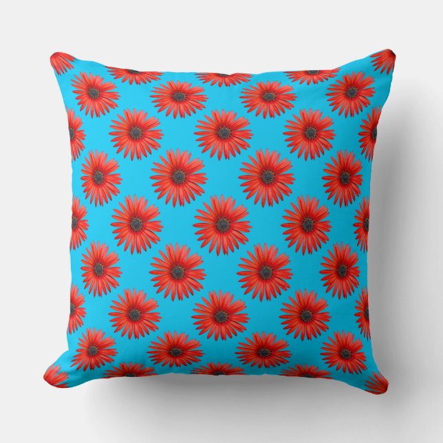 Red African Daisy Pattern auf Sky Blue Kissen (Vorderseite)