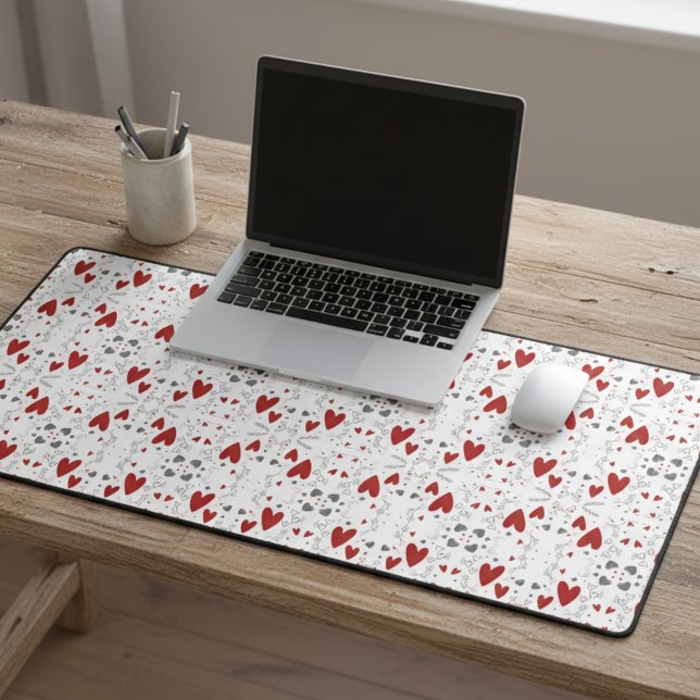 Red and Black Retro Hand Drawn Hearts Love  Schreibtischunterlage (red and black hand drawn hearts and doodles desk mat for home office work gift for daughter mom her)
