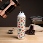 Red and Blue Stars, 4th of July, Beige Background Trinkflasche<br><div class="desc">Elegant,  stylish and sophisticated pattern with stars in red and blue color on beige background. Modern and trendy gift,  perfect for the stars and 4th of July lover in your life.</div>