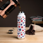 Red and Blue Stars, 4th of July, White Background Trinkflasche<br><div class="desc">Elegant,  stylish and sophisticated pattern with stars in red and blue color on white background. Modern and trendy gift,  perfect for the stars and 4th of July lover in your life.</div>