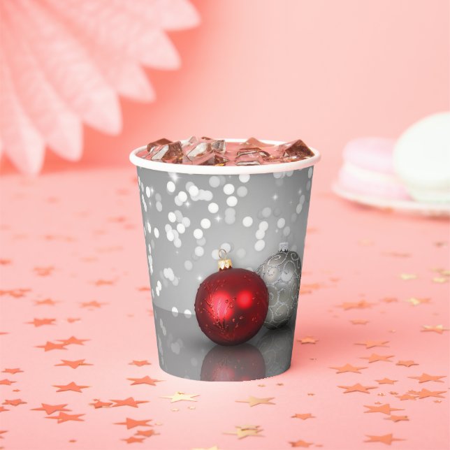 Red and Elegant Silver Christmas Ornaments Pappbecher (Insitu)