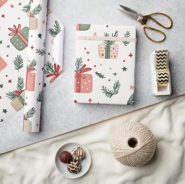 Red and Green Presents Pine Sprigs Christmas Gift  Geschenkpapier (Kunsthandwerk)