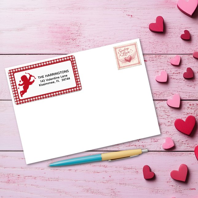 Red and White Plaid Gingham Valentine Cupid Adressaufkleber (Von Creator hochgeladen)