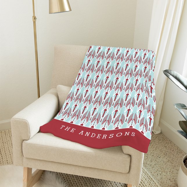 Red & Aqua Holiday Ikat Muster | PERSONALISIERT Fleecedecke (Von Creator hochgeladen)