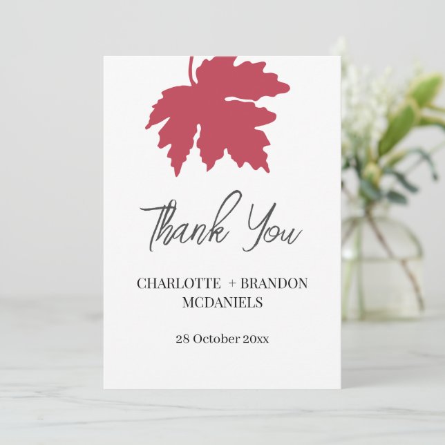 Red Autumn Maple Leaf Wedding Vielen Dank Dankeskarte (Stehend Vorderseite)