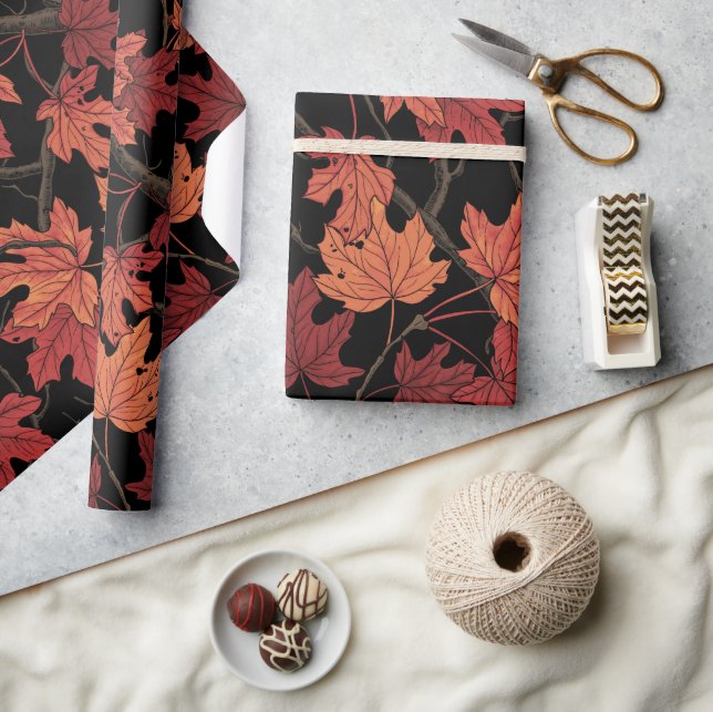 Red Autumn maple leaves on black Geschenkpapier (Basteln)