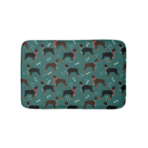Red & Black Dobermans in Scarves Wintermuster Badematte