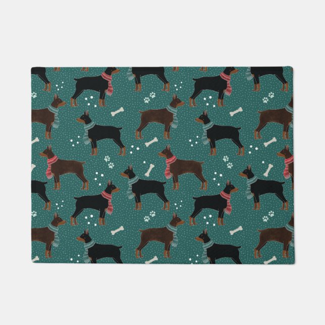 Red & Black Dobermans in Scarves Wintermuster Fußmatte (Vorderseite)
