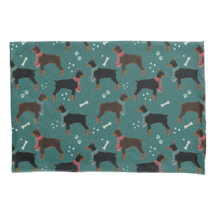 Red & Black Dobermans in Scarves Wintermuster Kissenbezug
