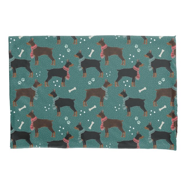 Red & Black Dobermans in Scarves Wintermuster Kissenbezug (Vorderseite)