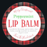 Red Black Kariert Christmas Peppermint Lip Balm Runder Aufkleber<br><div class="desc">Sobald Ihre Lippenbalsam Set in ihren Töpfen und Röhren haben,  können Sie diese Weihnachtsaufkleber hinzufügen,  um Ihre Verpackung besonders festlich aussehen zu lassen. Das Design ist rot und schwarz kariert unter einem weißen Textrahmen.</div>