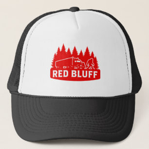 Red Bluff Bigfoot-Sattelzug und Wald-Silhouette Truckerkappe