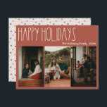 Red Boho Polka Dot Happy Holidays Drei-Fotos Feiertagskarte<br><div class="desc">Diese rote Polka Dot Happy Ferienkarte mit drei Fotos ist perfekt für Ihren modernen böhmischen Landgasthof-inspiriert Urlaub Gruß. Der klassische rustikale, aber feine handgezeichnet Schriftart verleiht ihm einen erdigen Vintagen Look und behalte ihn niedlich und einfach. Die Polka-Punkte kommen in Erdtönen wie Rot, Salbei, Rosa, Rosa, Terrakotta, Rost und Bräune....</div>