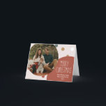 Red Boho Polka Dot Weihnachten Falten Single Foto<br><div class="desc">Diese Single Pollka Dot Weihnachten Weihnachten Foto-Urlaubskarte ist perfekt für Ihren modernen böhmischen Landgut inspiriert Urlaub Gruß. Der klassische rustikale, aber feine handgezeichnet Schriftart verleiht ihm einen erdigen Vintagen Look und behalte ihn niedlich und einfach. Die Polka-Punkte kommen in Erdtönen wie Rot, Salbei, Rosa, Rosa, Terrakotta, Rost und Bräune. Das...</div>