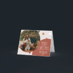 Red Boho Polka Dot Weihnachten Falten Single Foto<br><div class="desc">Diese Single Pollka Dot Weihnachten Weihnachten Foto-Urlaubskarte ist perfekt für Ihren modernen böhmischen Landgut inspiriert Urlaub Gruß. Der klassische rustikale, aber feine handgezeichnet Schriftart verleiht ihm einen erdigen Vintagen Look und behalte ihn niedlich und einfach. Die Polka-Punkte kommen in Erdtönen wie Rot, Salbei, Rosa, Rosa, Terrakotta, Rost und Bräune. Das...</div>