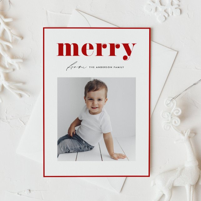 Red Bold Retro Merry Typografie Foto Weihnachten (Celebrate the holidays with this stylish photo postcard featuring bold red "merry" retro lettering.)