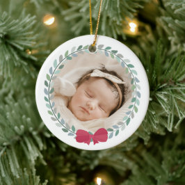 Red Bow-Adorned Wreath Baby's First Christmas Keramik Ornament