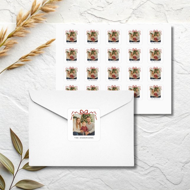 Red Bow Christmas Photo Quadratischer Aufkleber (Red bow christmas photo square stickers)