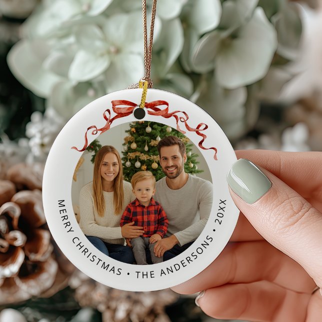 Red Bow Circle Christmas Photo Keramik Ornament (Red Bow Christmas Tree Photo Ornament)