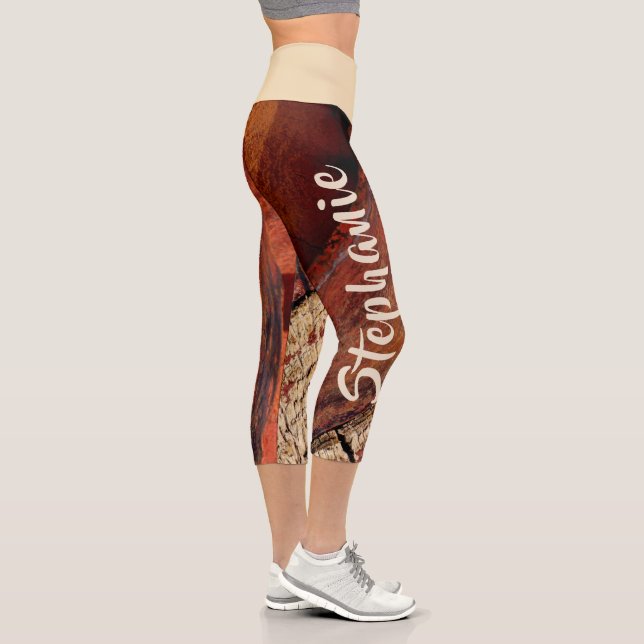 Red Brown Tan Abstrakter Personalisierter Name Capri Leggings (Rechts)