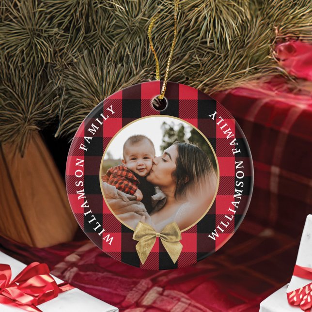 Red Buffalo Kariert Pattern Gold Bow Family Foto Keramik Ornament (Red Buffalo Plaid Pattern Gold Bow Family Photo Ceramic Ornament)