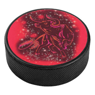 Red Bull rennt in Starry Night Hockey Puck