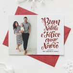 Red Buon Natale e Felice Anno Nuovo Script Foto Feiertagskarte<br><div class="desc">Buon Natale e Felice Anno Nuovo! Senden Sie Ihre Urlaubswünsche mit dieser individuell gestaltbaren Weihnachtskarte an Freunde und Familie. Diese italienische Weihnachtskarte zeichnet sich durch moderne Kalligraphie aus. Personalisieren Sie diese,  indem Sie Ihre Daten hinzufügen. Dieses Foto Weihnachtskarte ist in anderen Farben und Kartenmaterial erhältlich. Matching-Elemente sind verfügbar.</div>