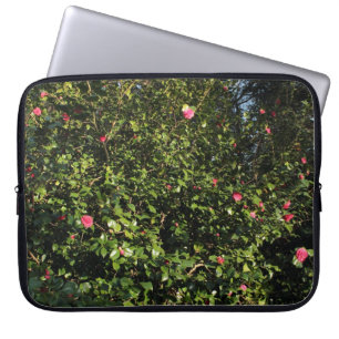 Red Camellia Bush Laptopschutzhülle